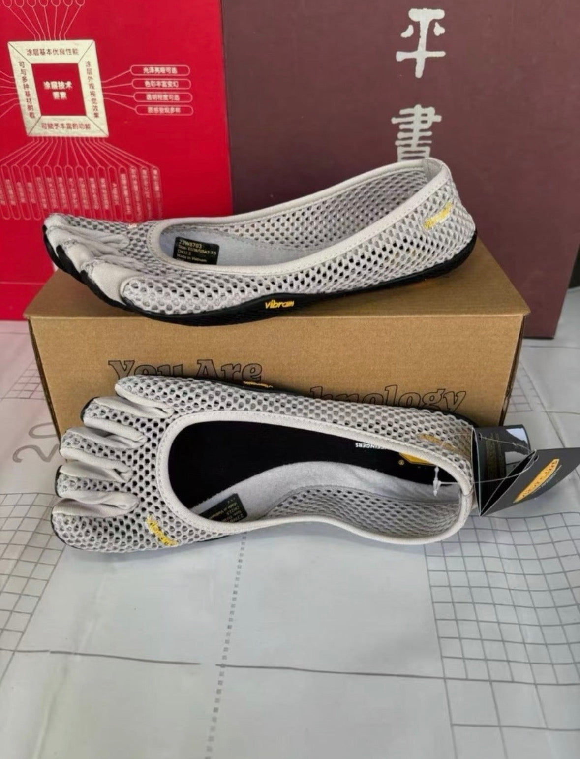 Vibram Five Finger Toe Shoes – Grey Stone | Groundedbae